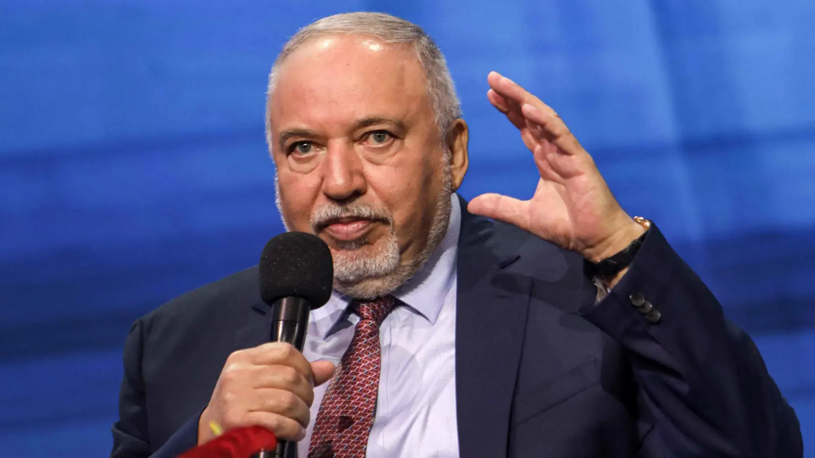 "أكثر تعقيدًا".. ليبرمان يتوقع حربًا جديدة بين إسرائيل وإيران