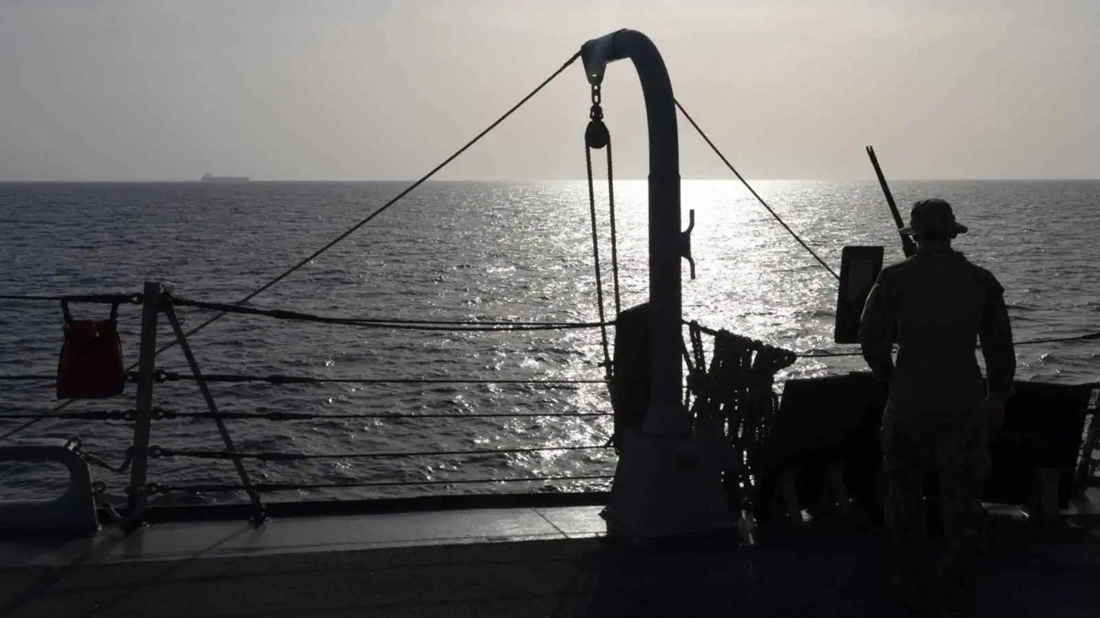 القوات الأمريكية تأمر 38 سفينة بالعودة إلى الموانئ الإيرانية