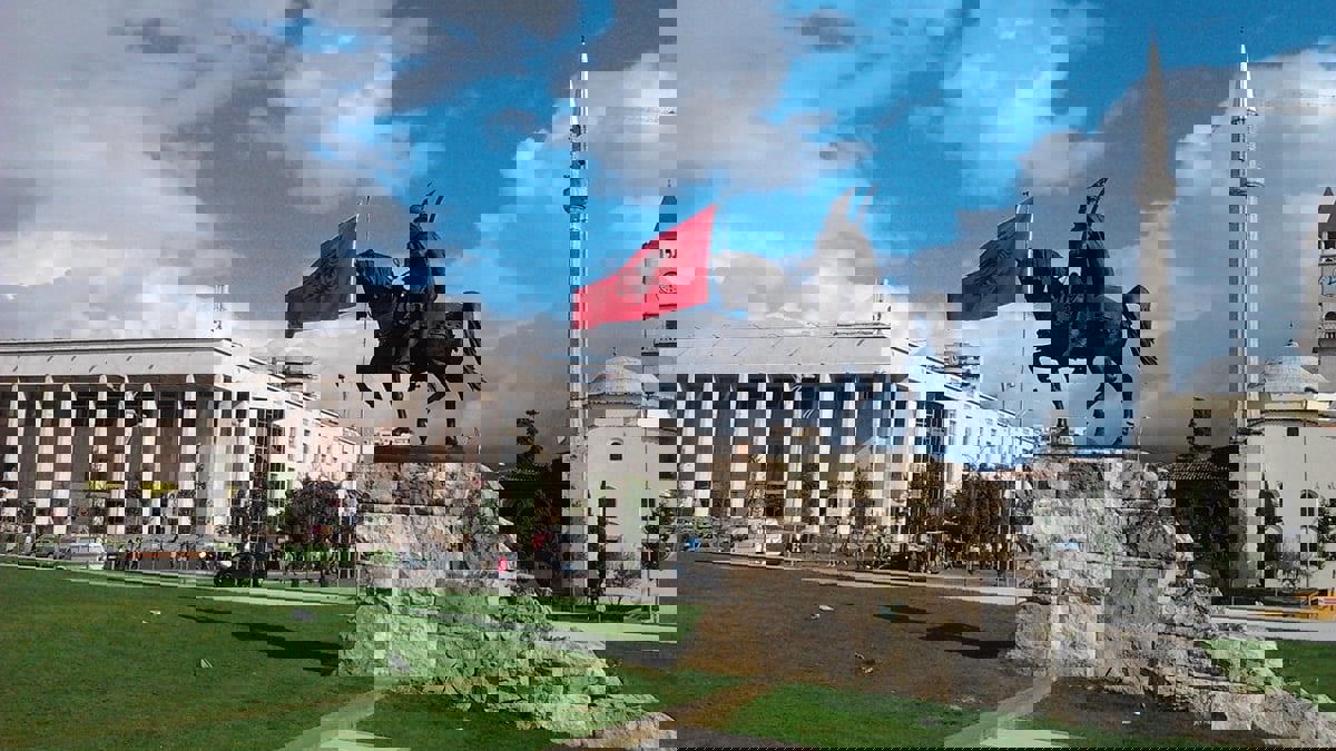 ألبانيا تطرد السفير الإيراني وتقطع العلاقات الدبلوماسية مع طهران