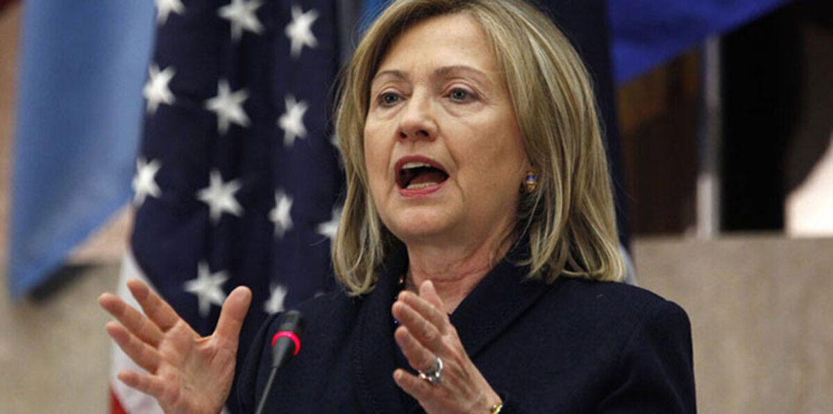 كلينتون لا تؤيد إعلان الحرب على داعش