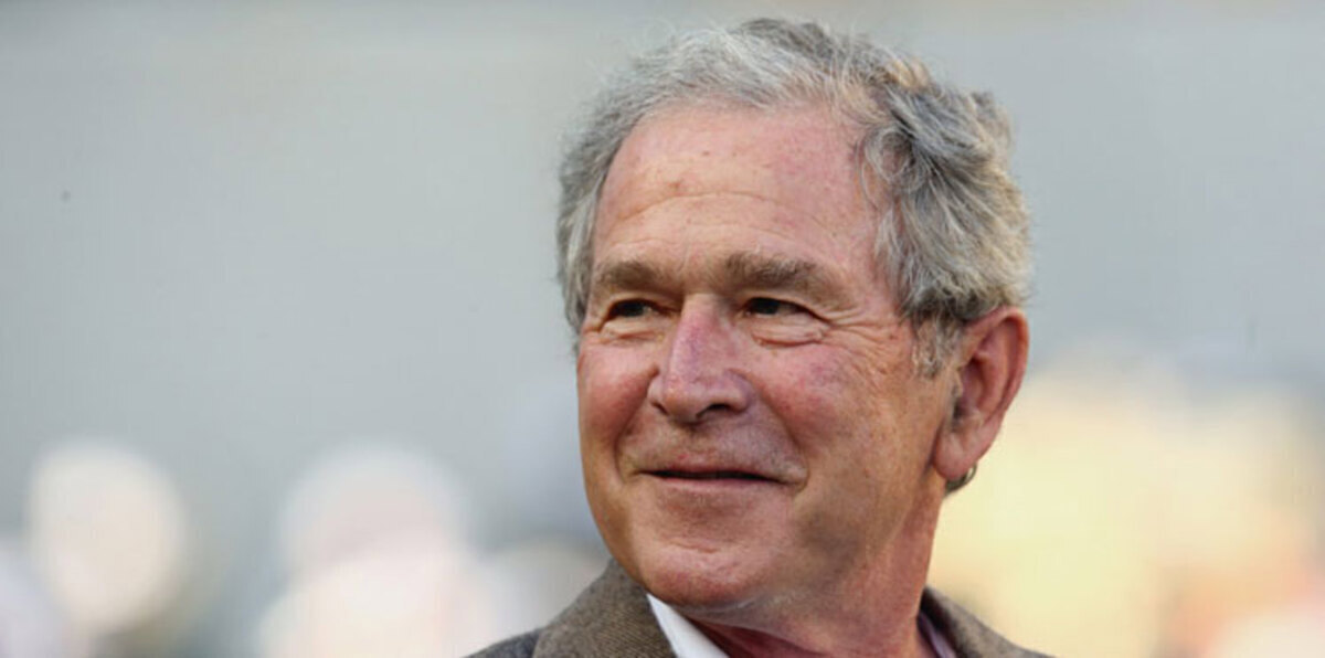 جورج بوش الابن يصوت بالورقة البيضاء