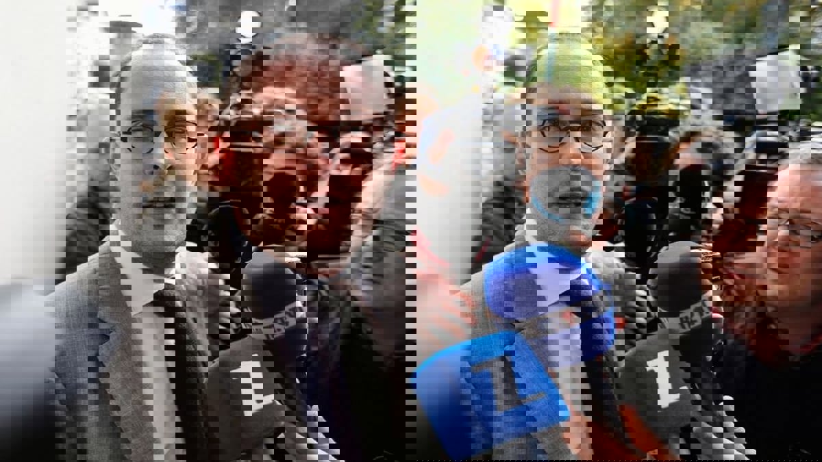 استجواب وزير بلجيكي بعد فضيحة تبوّل ضيوفه على شاحنة للشرطة‎