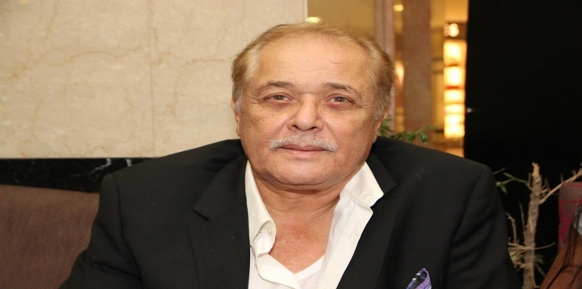 نجوم الفن يُشيّعون جنازة محمود عبدالعزيز  (صور)