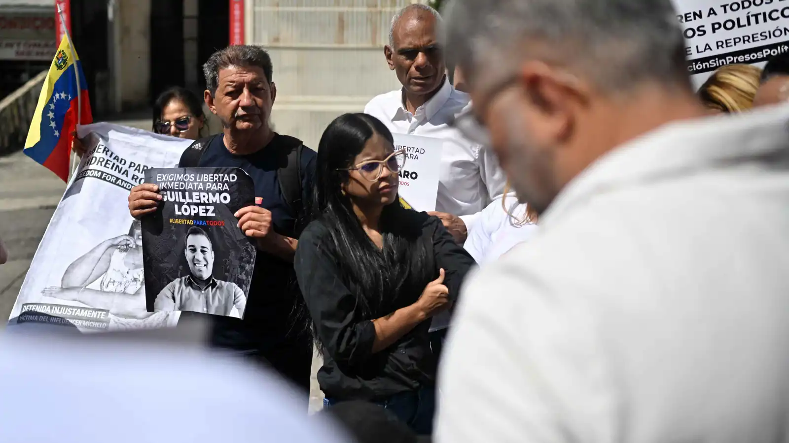 تحت ضغوط أمريكية.. فنزويلا تطلق سراح 80 سجينًا سياسيًا