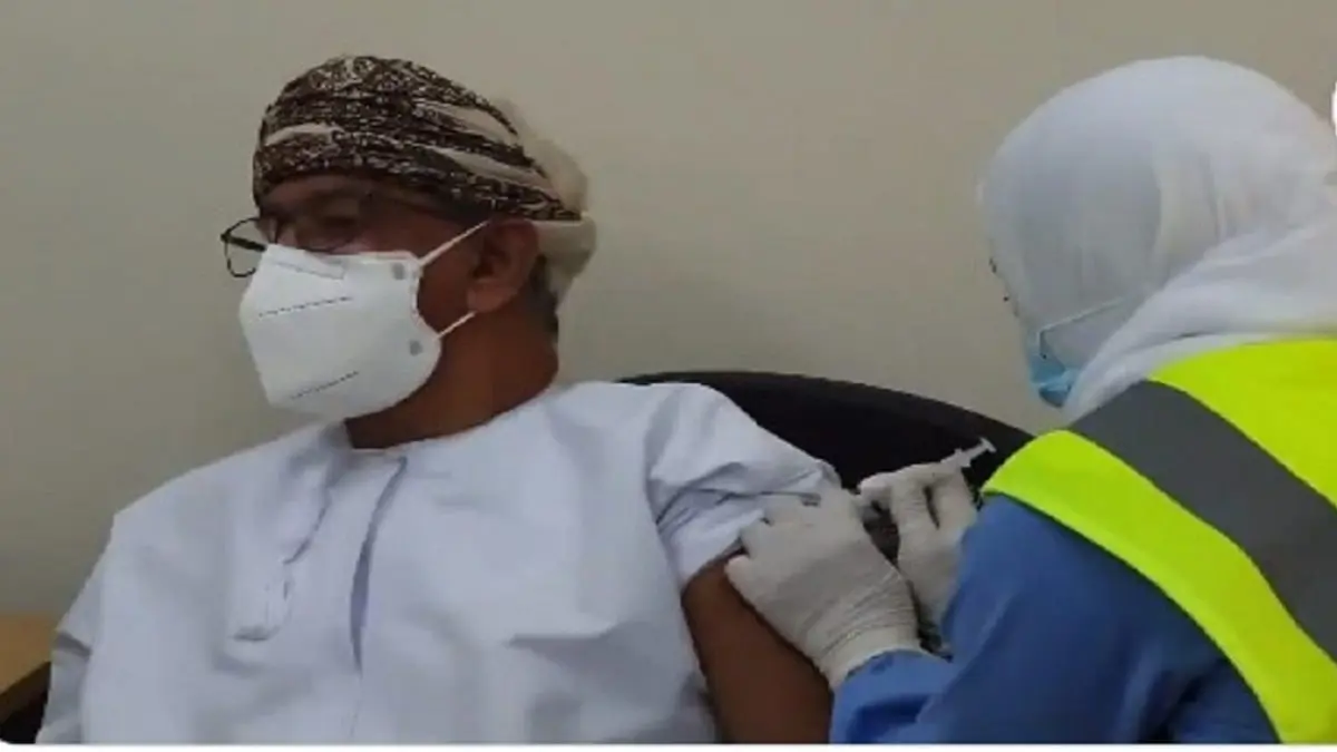 سلطنة عمان تبدأ حملة التطعيم بلقاح "فايزر" (فيديو)