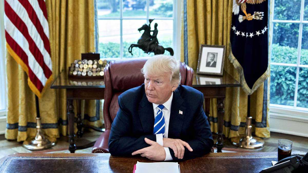 ما اسمك؟.. طفل يوجه سؤالًا بريئًا لترامب في البيت الأبيض (فيديو)