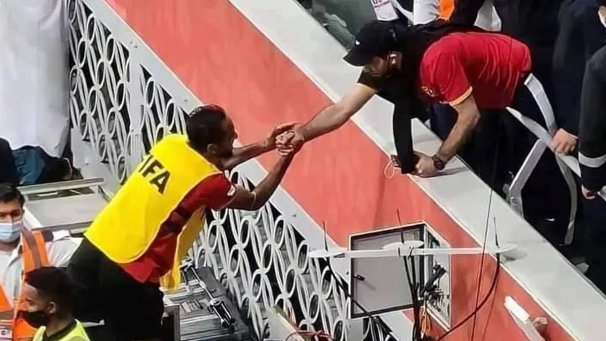 عزل حسين الشحات ومحمود كهربا عن بعثة الأهلي بعد مصافحتهما أبوتريكة‎.. ومنعهما من المشاركة ضد بالميراس