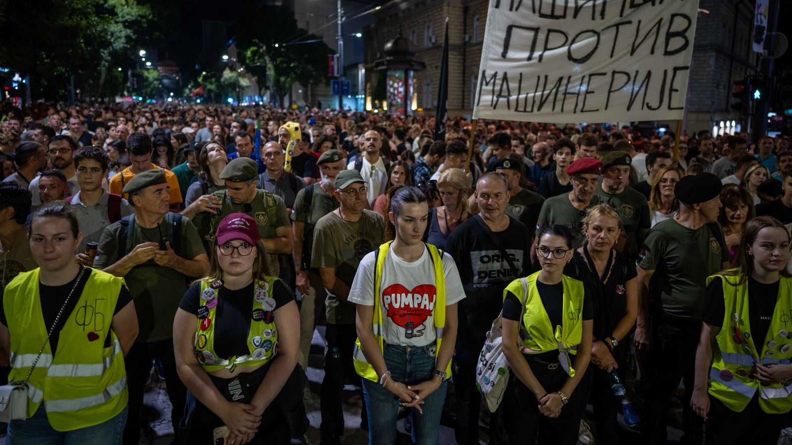 صريبا..  آلاف المتظاهرين في بلغراد يطالبون بانتخابات مبكرة