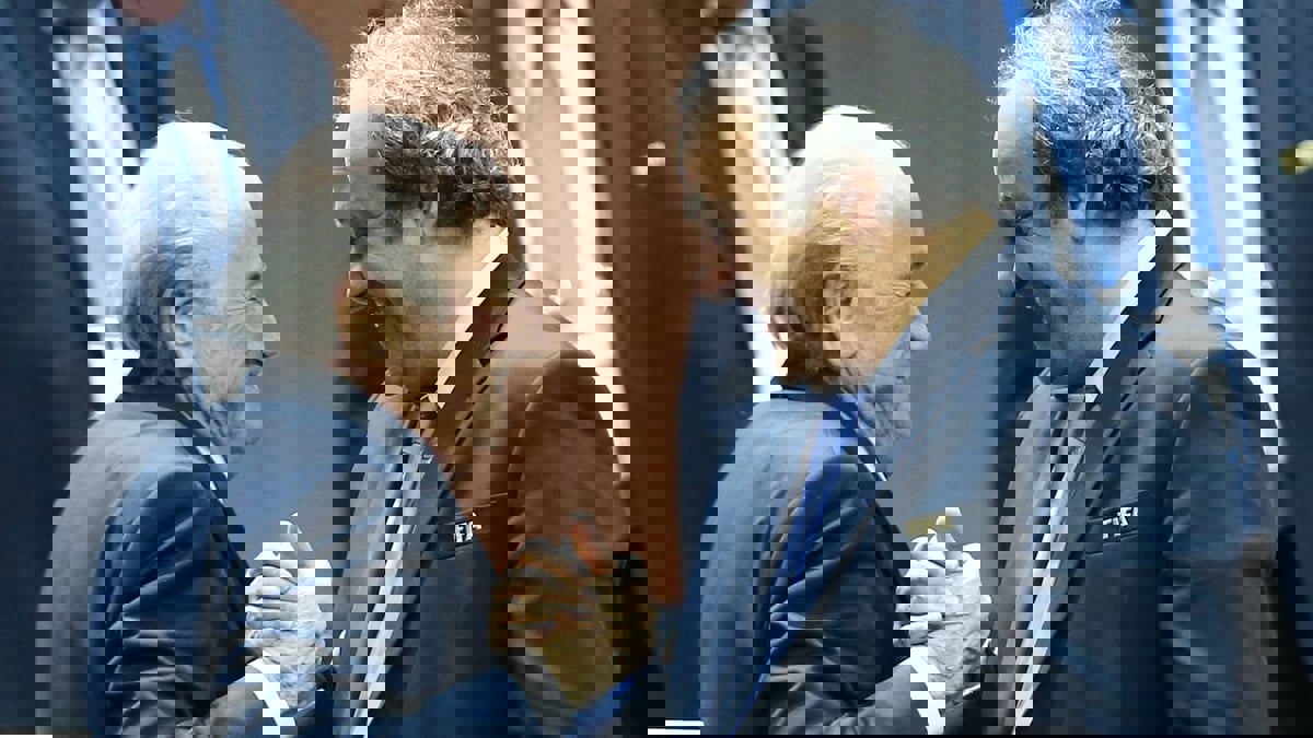 النيابة العامة السويسرية تطالب بسجن بلاتيني وبلاتر سنة و8 أشهر