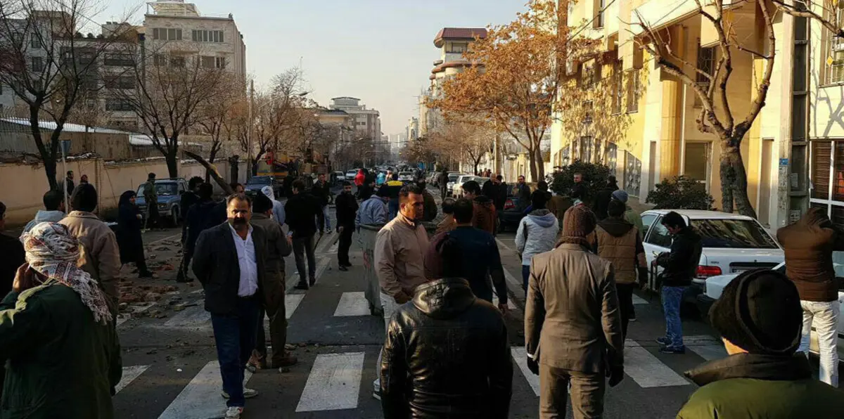 السلطات الإيرانية تقمع اعتصامًا لمناصري زعيم الطائفة الصوفية (صور وفيديو)