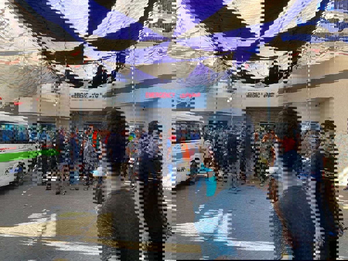  محاصرون بمستشفى الشفاء يروون لـ"إرم نيوز" تفاصيل مروّعة