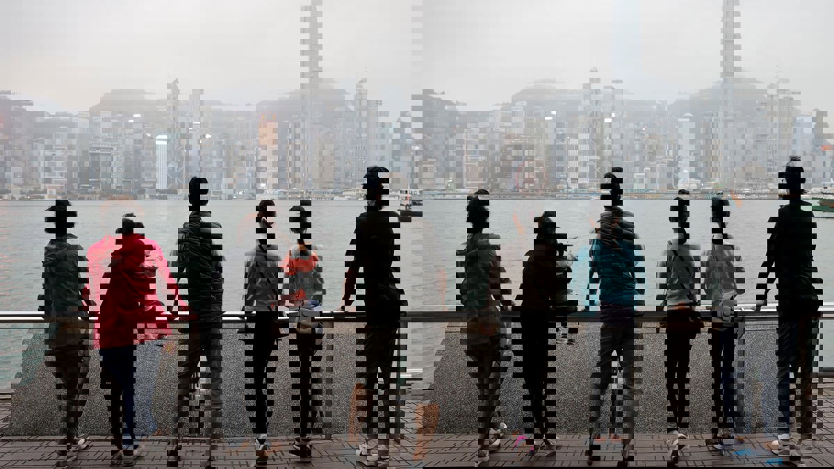 كيف تواجه هونغ كونغ هجرة سكانها وانخفاض مواليدها؟