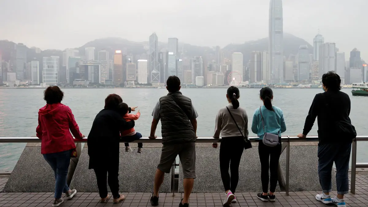 كيف تواجه هونغ كونغ هجرة سكانها وانخفاض مواليدها؟