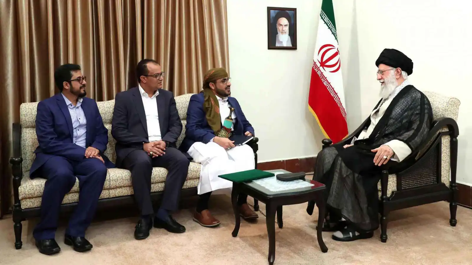 "خطة بقاء".. الحوثي يستعد لـ"ما بعد نظام خامنئي" مع تصاعد شبح المواجهة الكبرى