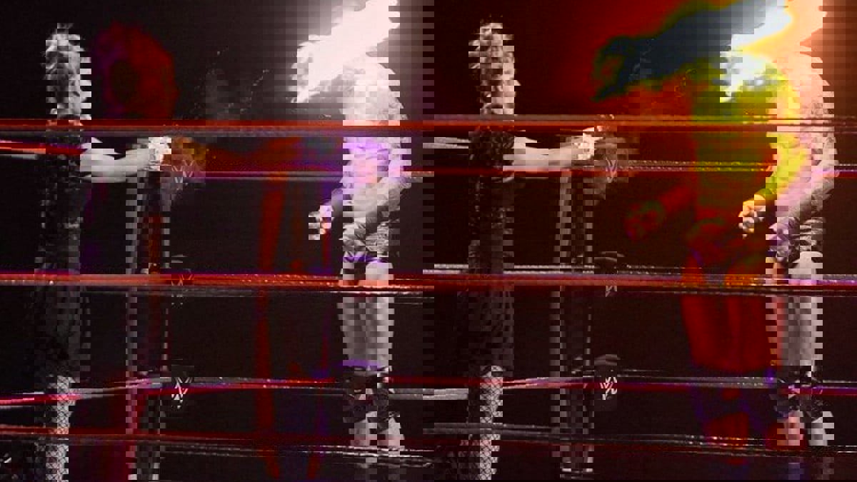 WWE.. أليكسا بليس تطلق شعلة نار على راندي أورتن (فيديو)