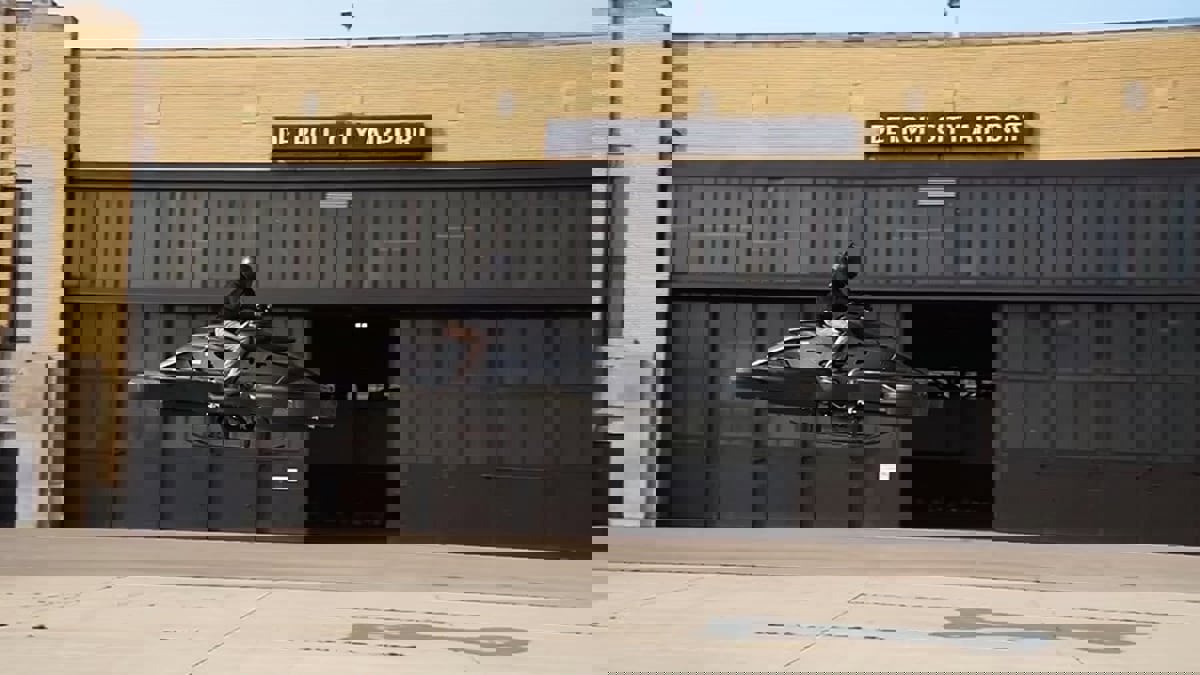 الكشف عن أول دراجة نارية طائرة في العالم