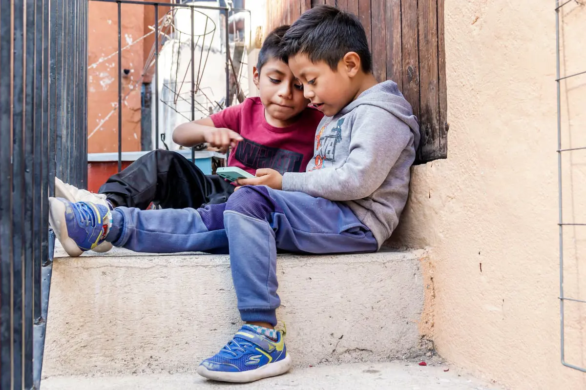 مخاطر "لا تحصى" لمواقع التواصل على الأطفال.. وهذه طرق الحماية