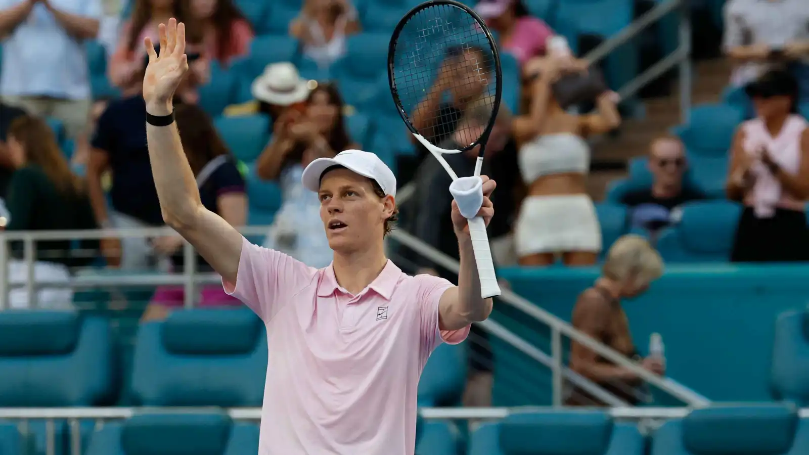 يانيك سينر يهزم الأمريكي تيافو ويبلغ نصف نهائي بطولة ميامي للتنس (فيديو)