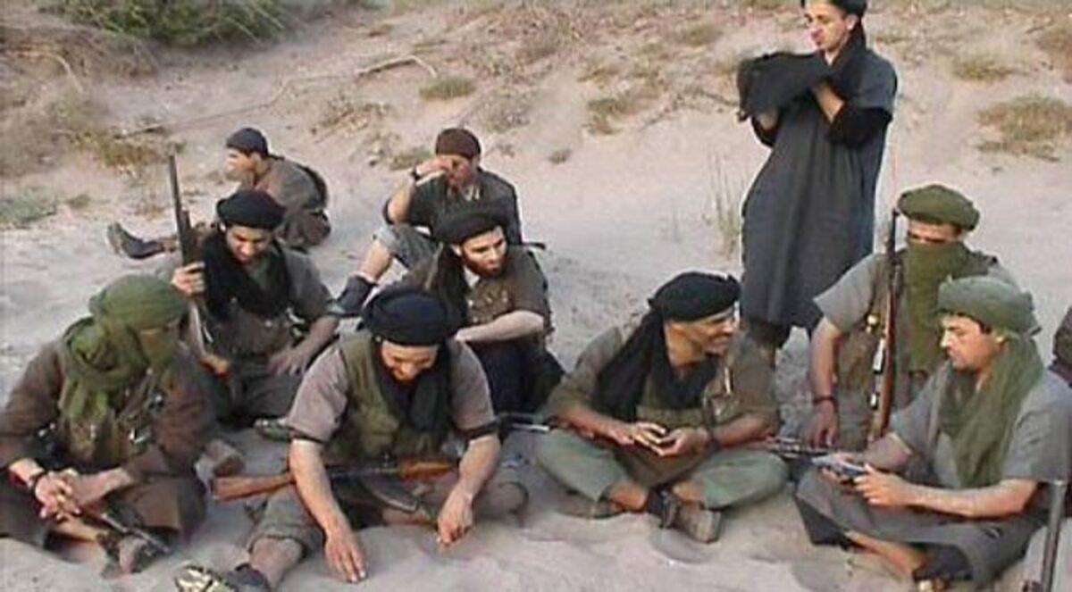 القاعدة ببلاد المغرب يبث  فيديو لرهينتين فرنسي وهولندي