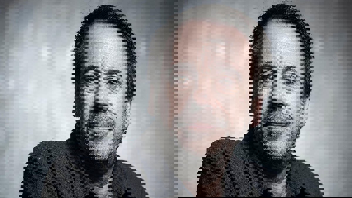 الكاتب الفرنسي ميشيل بوسي يروي "حياة ثلاثية في كل أسبوع" 