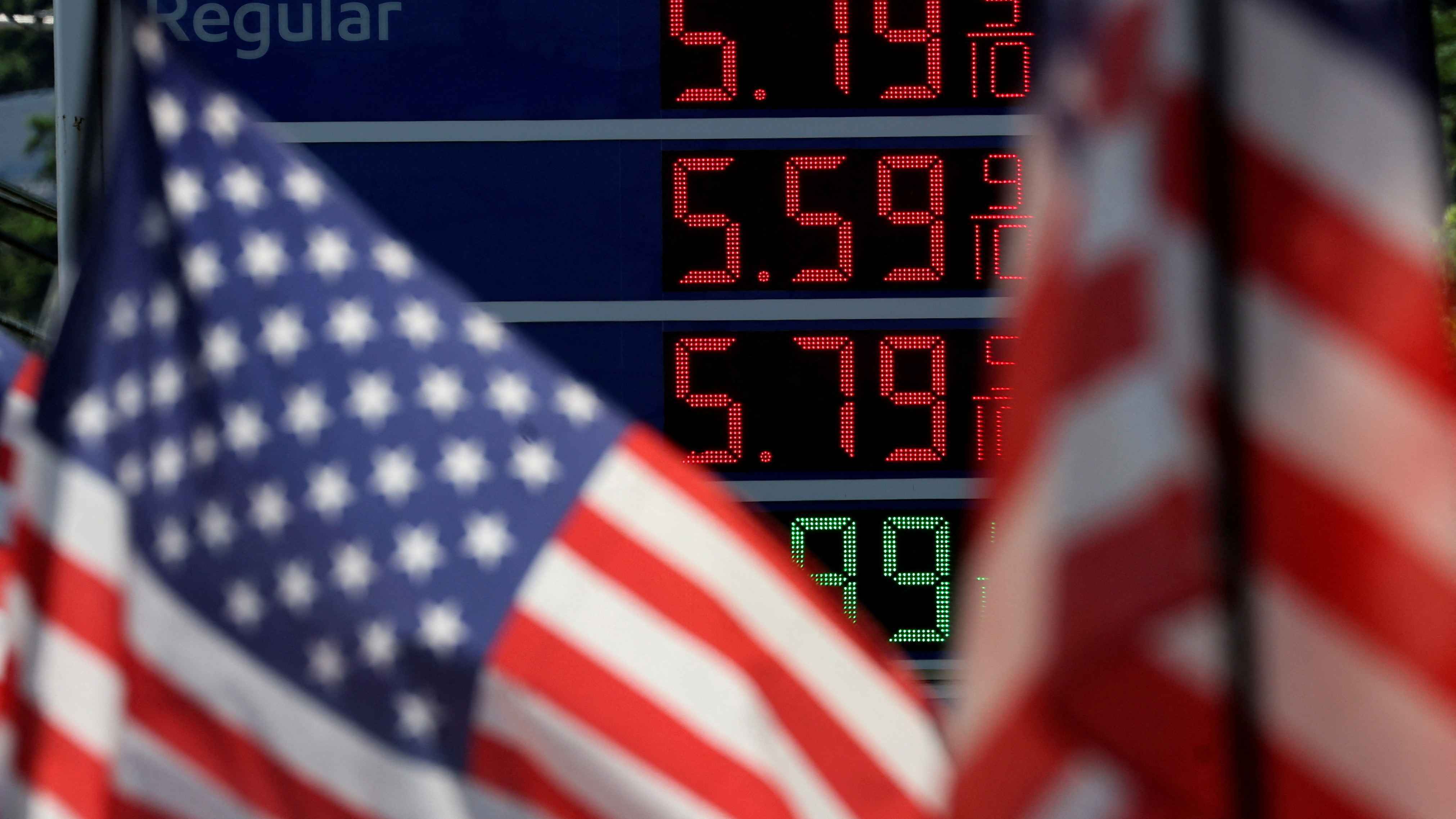 استقرار أسعار النفط مع ترقب لرسوم أمريكية على كندا والمكسيك