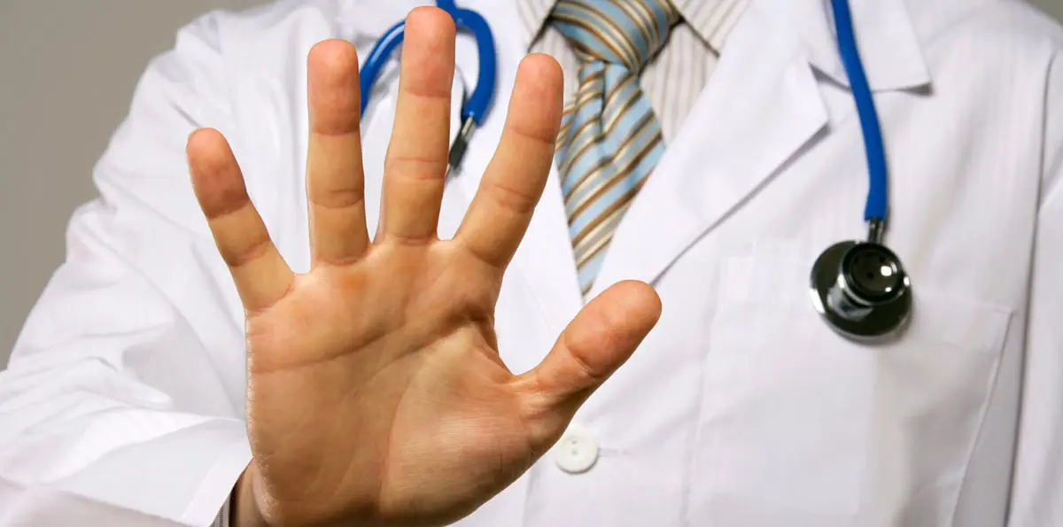 البطالة تلقي بظلالها الثقيلة على أطباء من البحرين