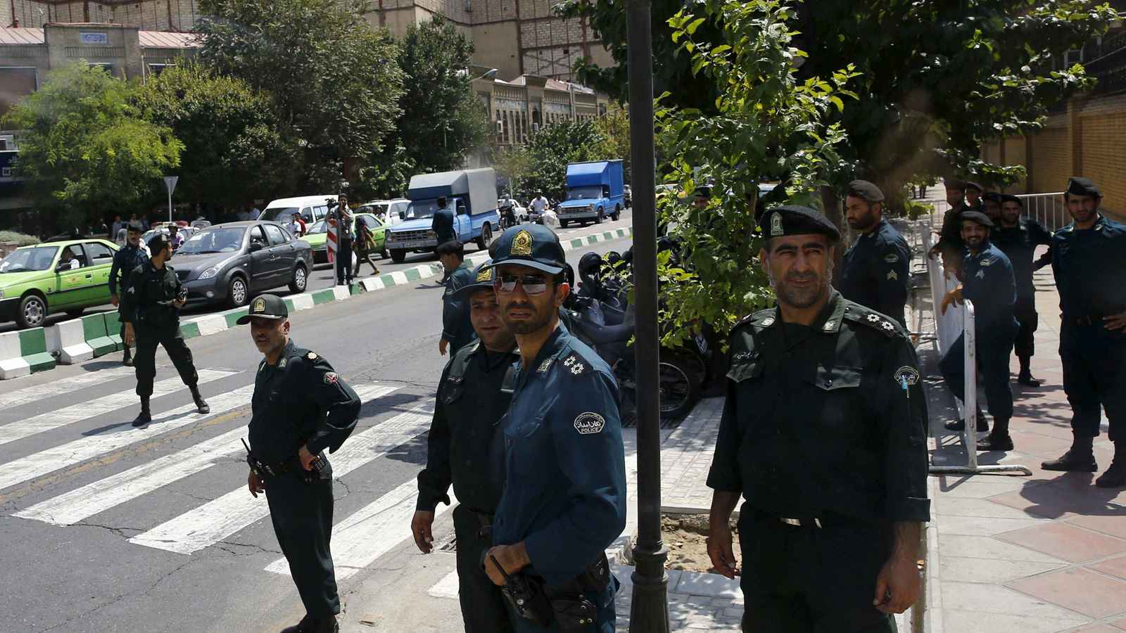 إيران تعلن مقتل معارضين قتلوا 10 من قوات الأمن