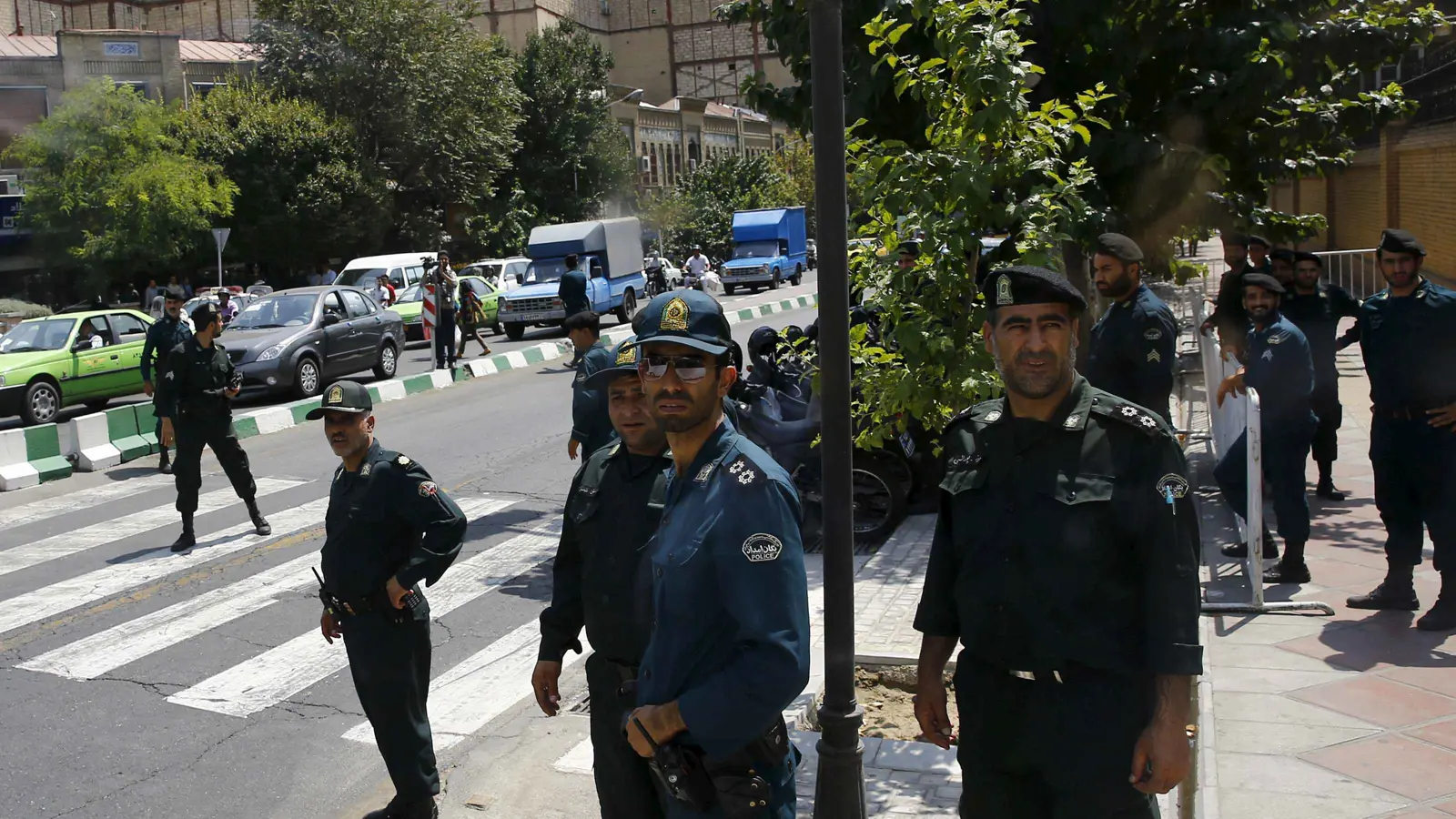 إيران تعلن مقتل معارضين قتلوا 10 من قوات الأمن