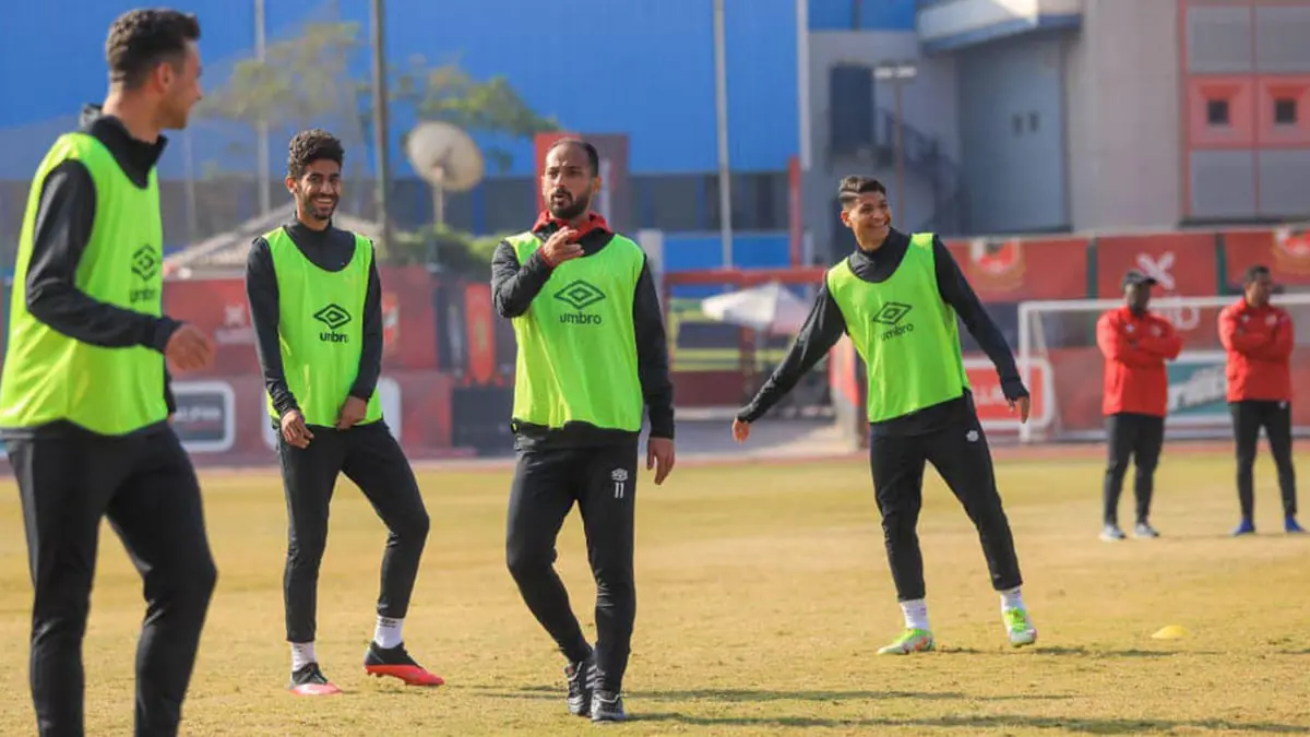 مشادة عنيفة بين وليد سليمان وياسر إبراهيم في مران الأهلي المصري