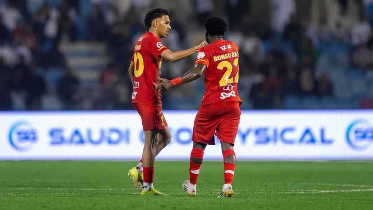 3 تغريدات نارية من القادسية بعد الفوز على الأهلي السعودي (صور) 