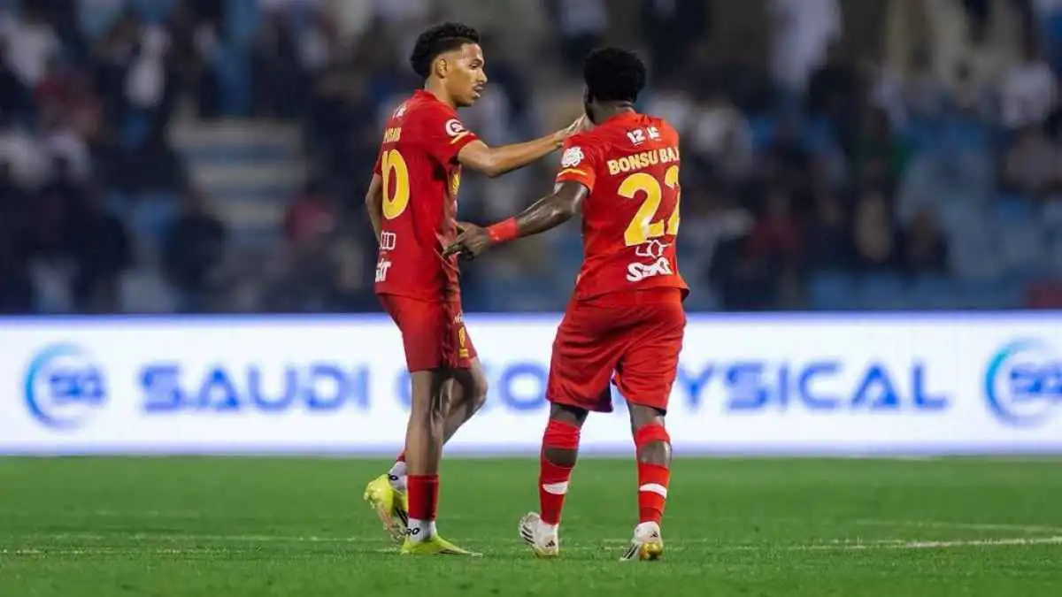 3 تغريدات نارية من القادسية بعد الفوز على الأهلي السعودي  (صور)