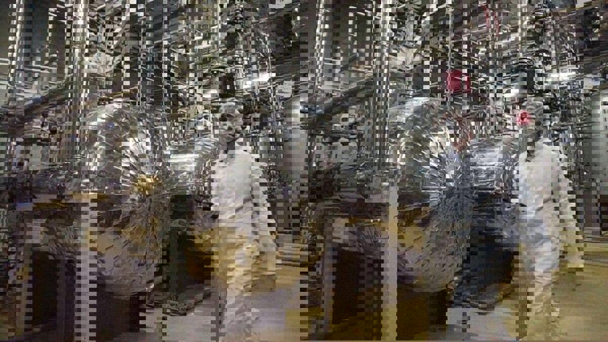 عكس رغبة روحاني.. مجلس "صيانة الدستور" يدعم البرلمان الإيراني في إلزام الحكومة بزيادة الأنشطة النووية