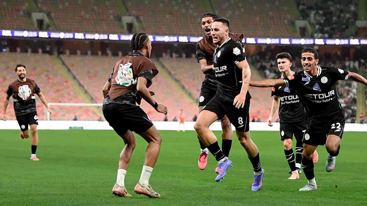 من وحي خيالك.. نادي الشباب يرد على ميدو وخالد الشنيف (فيديو)