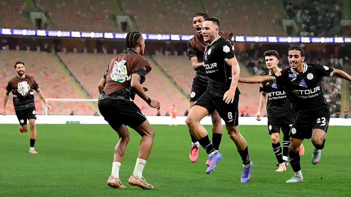 من وحي خيالك.. نادي الشباب يرد على ميدو وخالد الشنيف (فيديو)