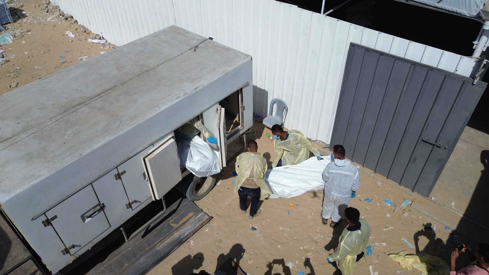 إسرائيل تسلم جثامين 15 فلسطينيا من قطاع غزة