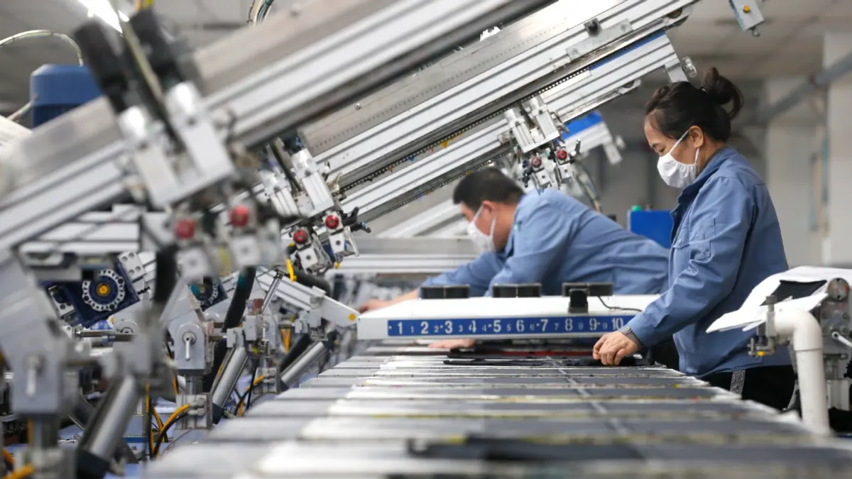 انتعاش مفاجئ في الصناعة الصينية لكن خطر كورونا مستمر