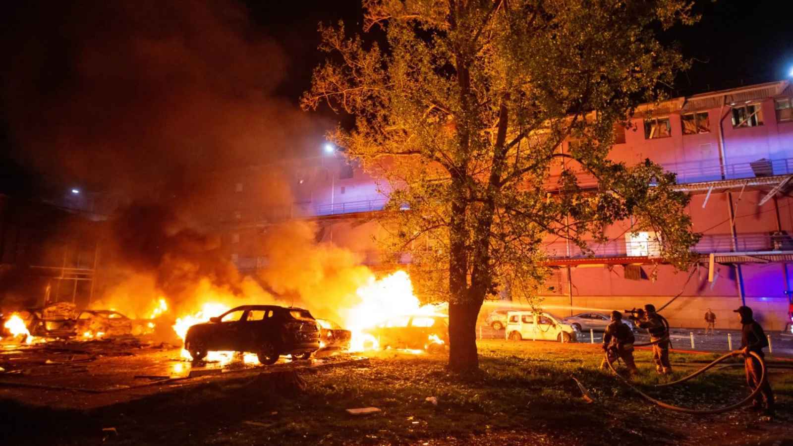 7 إصابات إثر استهداف مسيّرات روسية مبنى سكنيًا في كييف