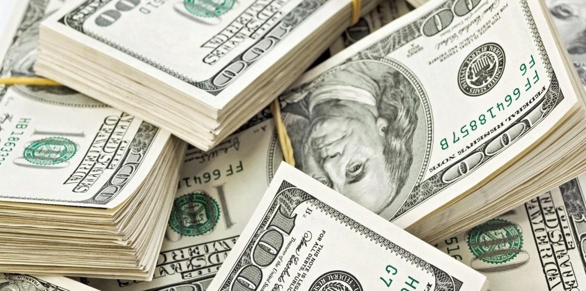 الدولار ينخفض مع تأكيد باول على سياسة رفع أسعار الفائدة