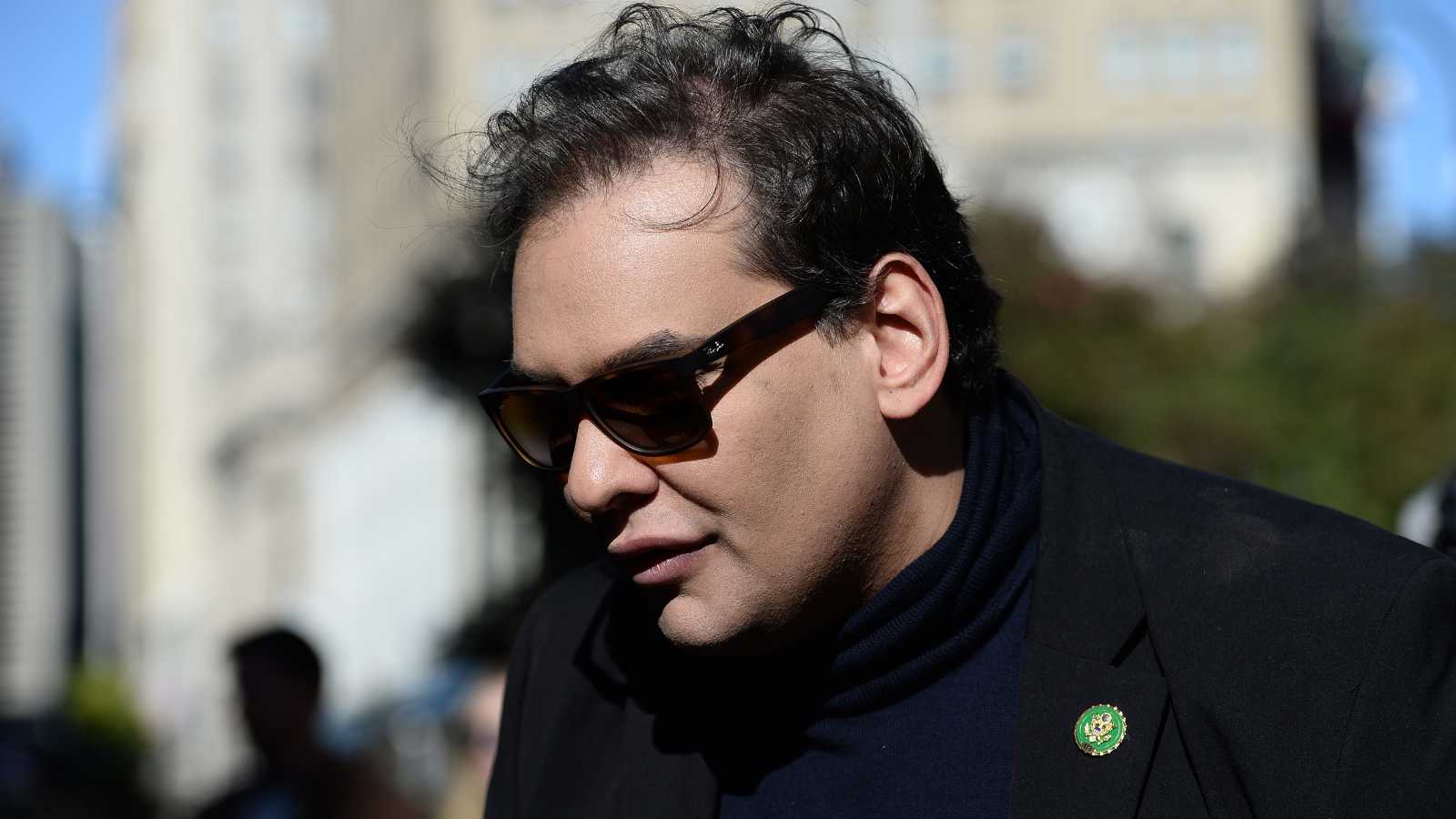 أمر بإفراج فوري.. ترامب يخفف عقوبة النائب السابق سانتوس