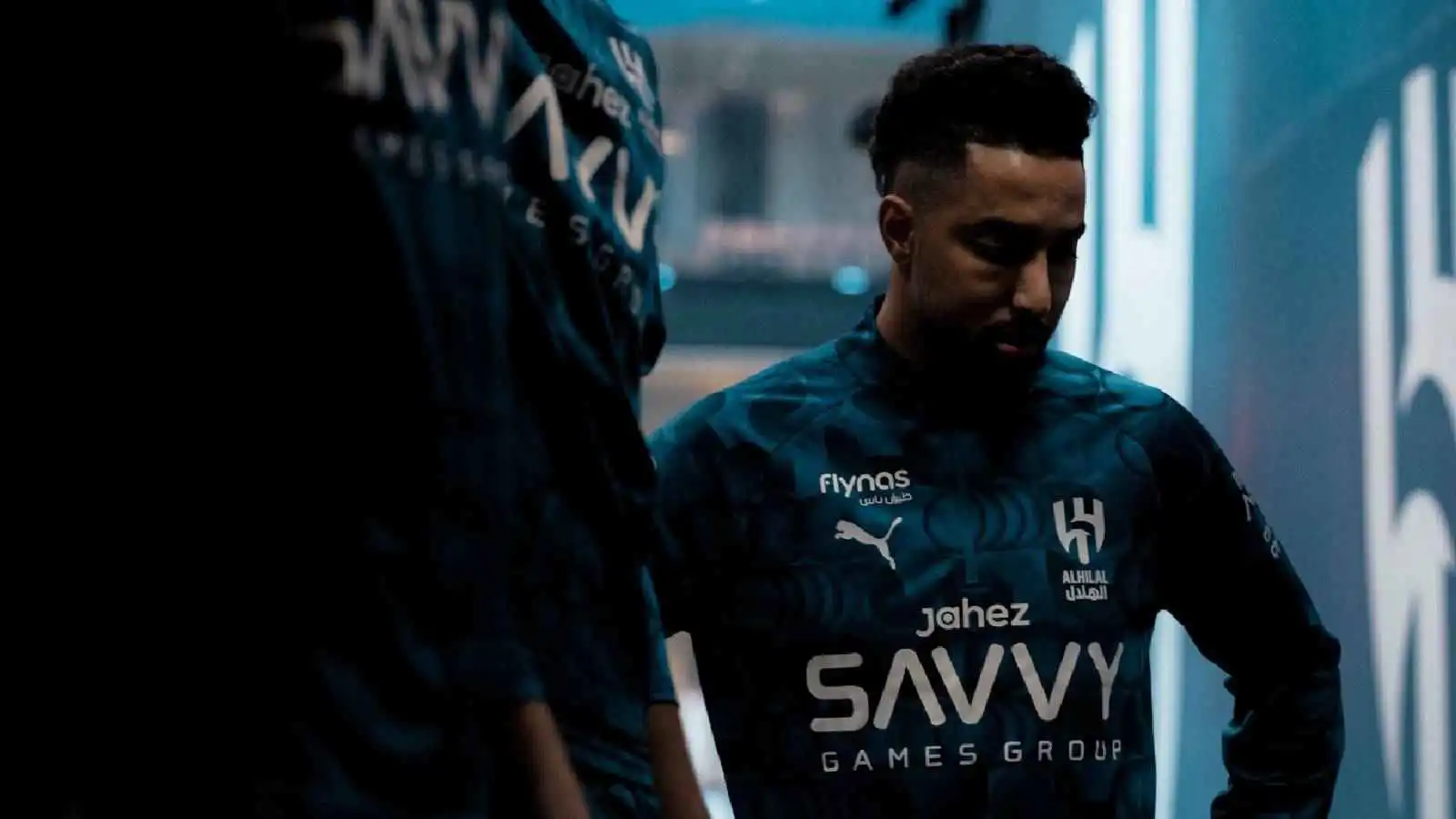 إجابة حاسمة.. هل سيتنازل سالم الدوسري عن شارة قيادة الهلال لبنزيما؟