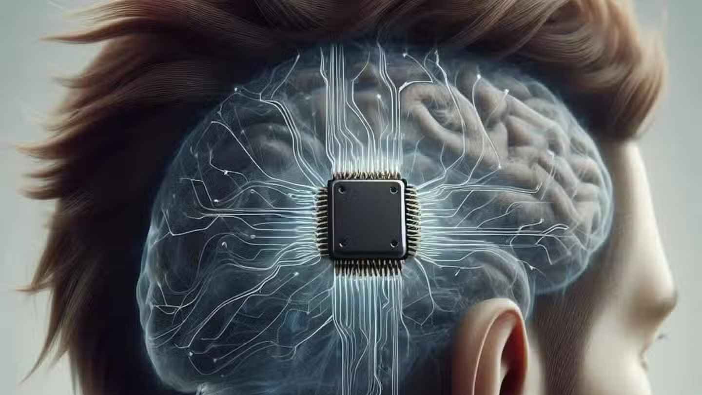 بدقة تتجاوز 90%.. شريحة دماغية فائقة الصغر تحول الأفكار إلى نصوص