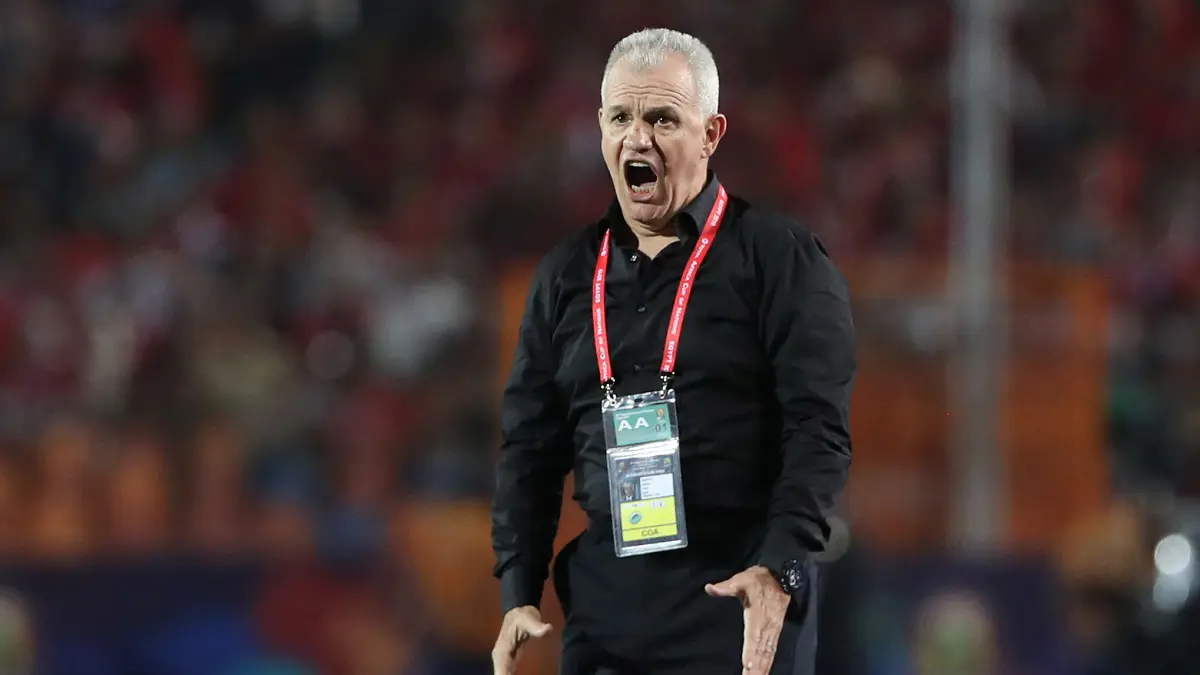 خافيير أجيري غير سعيد بأداء منتخب مصر أمام زيمبابوي ويعد بالأفضل