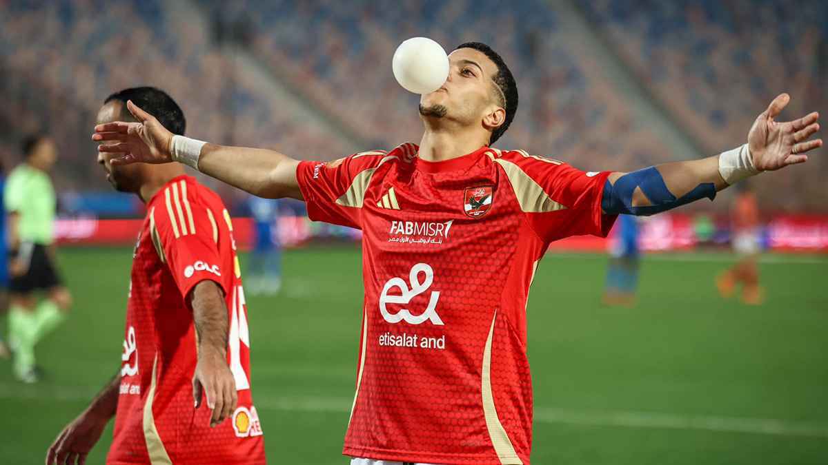 الخطيب يتدخل في أزمة "البالونة".. تهديد صريح لـ"إمام عاشور"