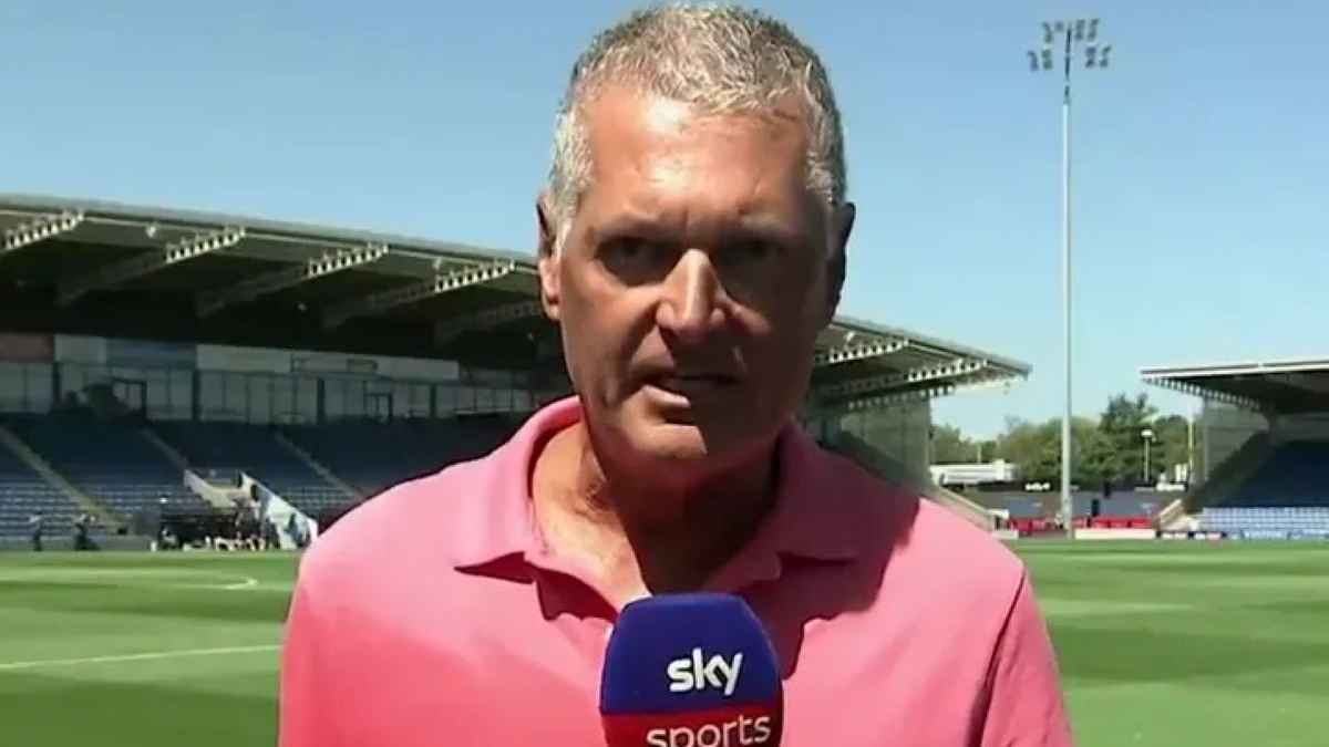 انفجار مائي مفاجئ يثير فزع صحفي إنجليزي أثناء تغطية مباشرة (فيديو وصور)