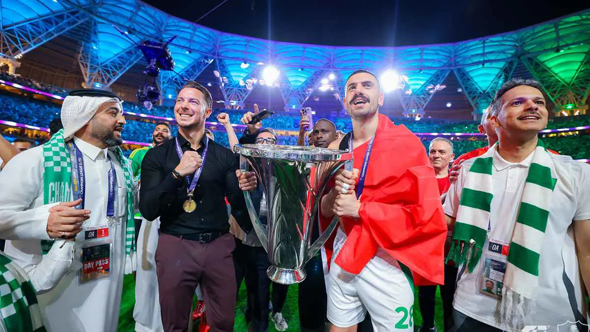 شروطه أوامر.. 5 أسباب تجبر الأهلي السعودي على الرضوخ ليايسله