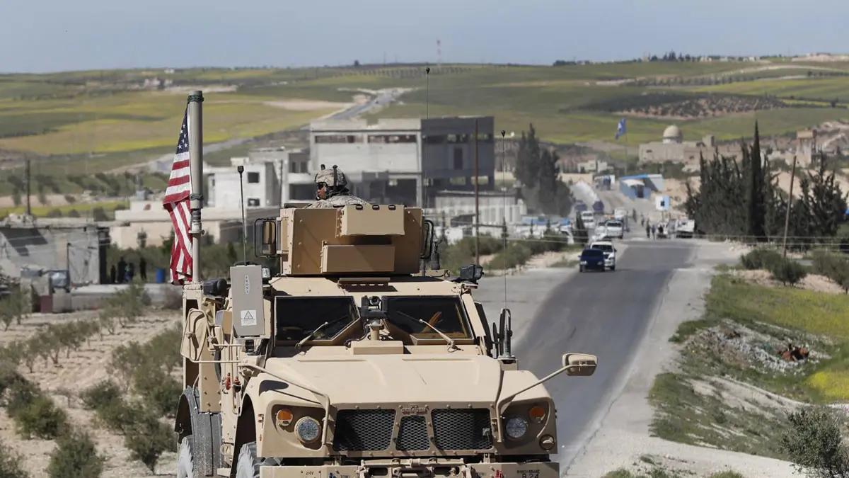 تعزيزات عسكرية أمريكية كبيرة تدخل سوريا وتتمركز قرب حقول النفط