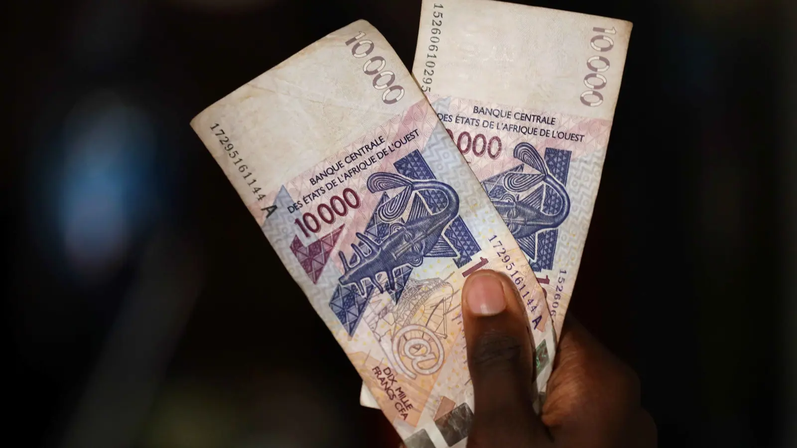 بعد "إيكواس".. مالي وبوركينا والنيجر تتجه للتخلي عن "عُملة الاستعمار"