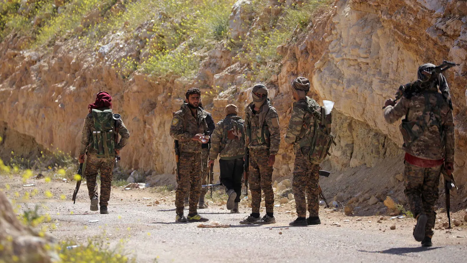 "قسد" تسيطر على مدينة دير الزور السورية "بالكامل" (فيديو)