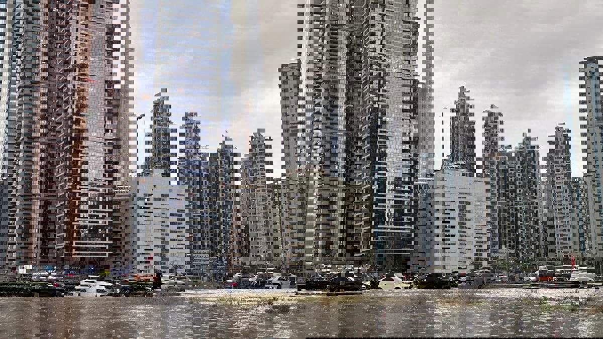 إثر "منخفض المطير".. الإمارات تسجل أعلى كمية أمطار منذ 75 عامًا 