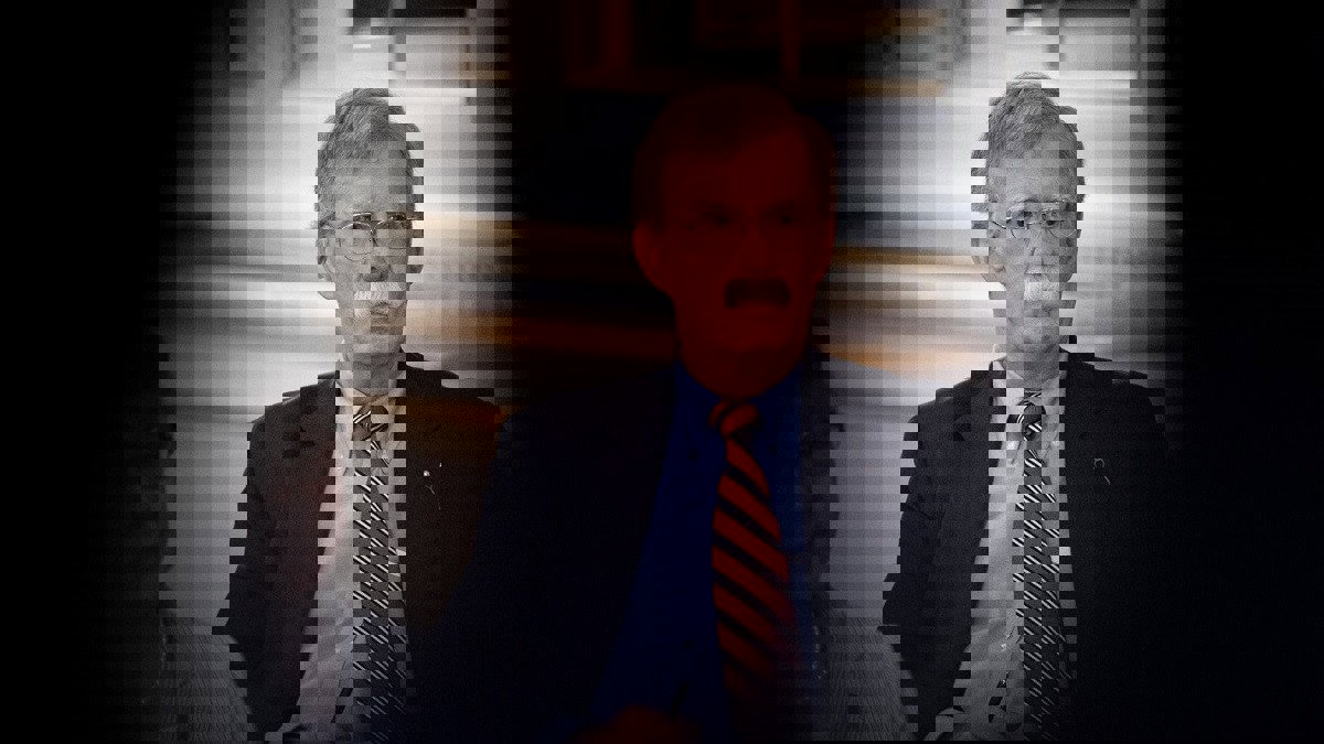 لماذا عادت زيارة بولتون "السرية" لقطر إلى الواجهة؟